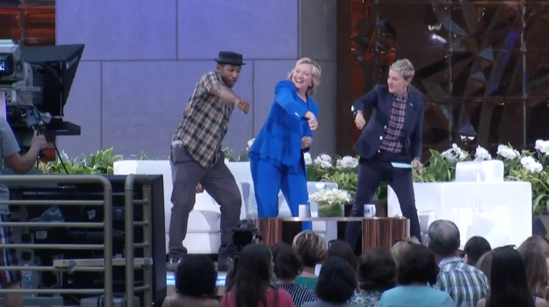 จบชีวิตตัวเอง!! ‘DJ tWitch’ ดีเจประจำรายการ ‘Ellen DeGeneres’ ลาโลก วัย 40 ปี จบชีวิตตัวเอง!! ‘DJ tWitch’ ดีเจประจำรายการ ‘Ellen DeGeneres’ ลาโลก วัย 40 ปี