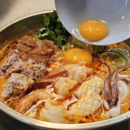 ทำความรู้จัก “ร้านเจ๊โอว” สตรีทฟู้ดตัวท็อปบรรทัดทอง มิชลินไกด์ยังแนะนำ ทำความรู้จัก “ร้านเจ๊โอว” สตรีทฟู้ดตัวท็อปบรรทัดทอง มิชลินไกด์ยังแนะนำ