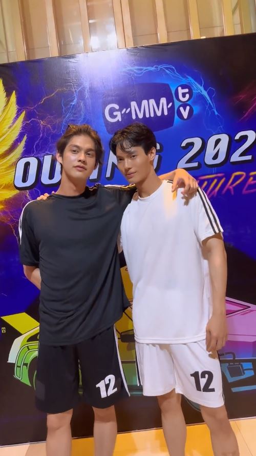 ส่องแฟชั่นสุดพีค! ไบร์ท-วิน ทำทีมร่วมงาน #GmmtvOuting2023
