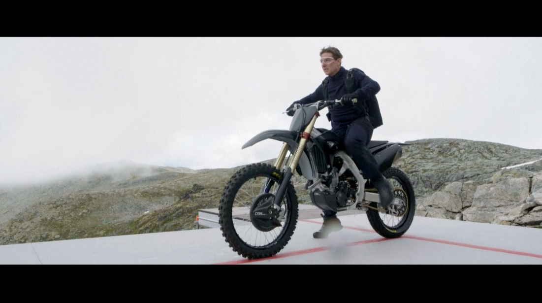 หวาดเสียวสุดๆ!! 'ทอม ครูซ' ซิ่งสองล้อข้ามสะพานขาดดิ่งหน้าผาใน Mission: Impossible 7 หวาดเสียวสุดๆ!! 'ทอม ครูซ' ซิ่งสองล้อข้ามสะพานขาดดิ่งหน้าผาใน Mission: Impossible 7