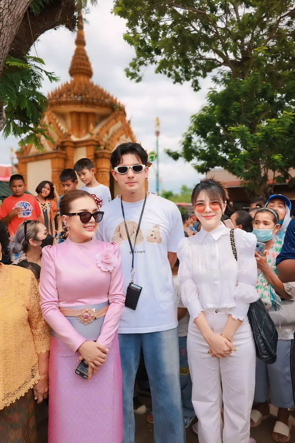 เจนนี่ ได้หมดถ้าสดชื่น แชร์ภาพ ยิว ฉัตรมงคล เข้าสู่ร่มกาสาวพัสตร์แล้ว เจนนี่ ได้หมดถ้าสดชื่น แชร์ภาพ ยิว ฉัตรมงคล เข้าสู่ร่มกาสาวพัสตร์แล้ว