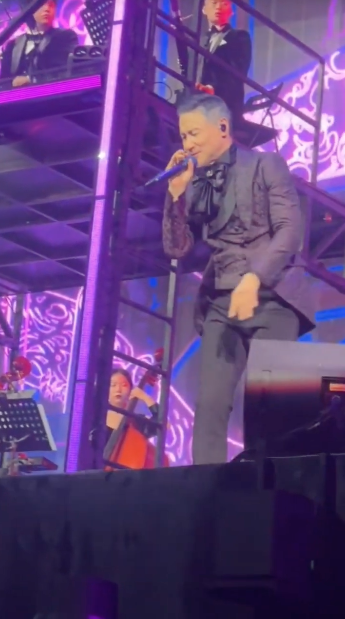เปิดสาเหตุ!! 'จางเซียะโหย่ว' เสียหลักล้มบนเวทีโชว์ แม้ไม่ได้สะดุดอะไร