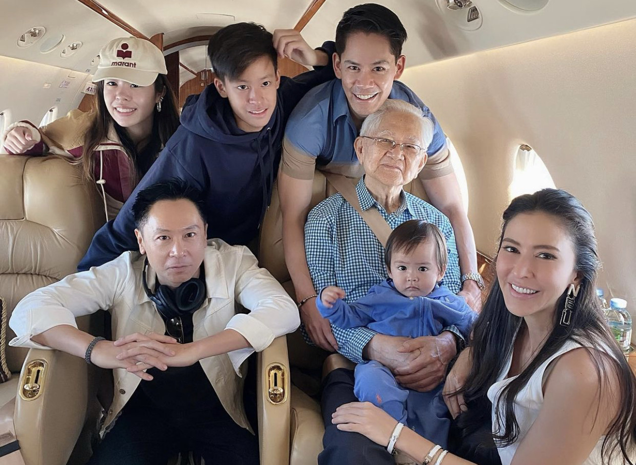 “กรณ์ - ริต้า” จัดแฟมมิลี่ทริปครอบครัวสุขสันต์ พร้อมเซอร์ไพรส์วันเกิด “กพ ณรงค์เดช” “กรณ์ - ริต้า” จัดแฟมมิลี่ทริปครอบครัวสุขสันต์ พร้อมเซอร์ไพรส์วันเกิด “กพ ณรงค์เดช”