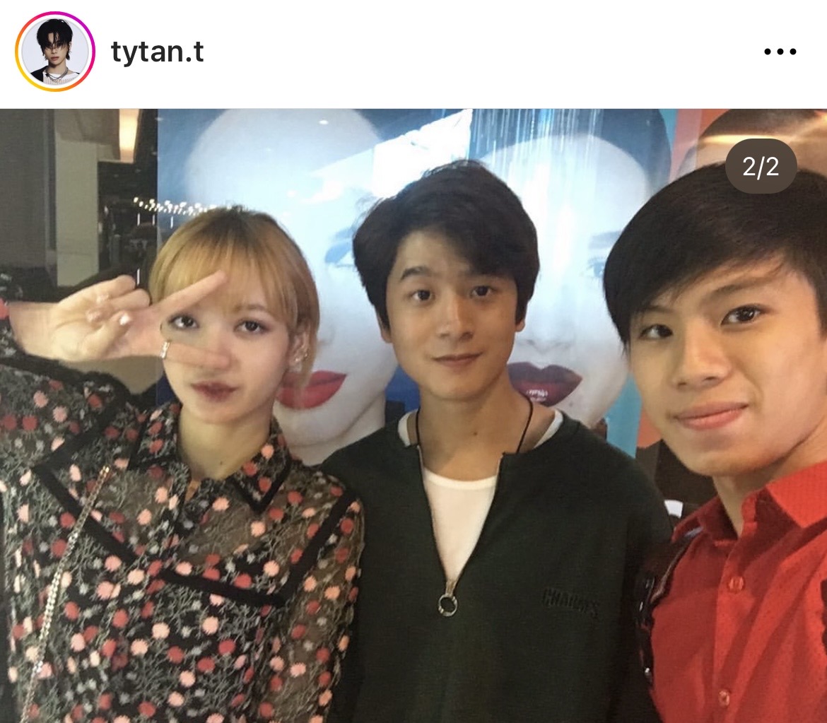 ตาร้อนกันทั่วโลก!! ช็อตรียูเนียน ‘ลิซ่า - ปอร์เช่ - ไทแทน’ จากมิตรภาพวัยเยาว์สู่ศิลปินโกอินเตอร์ของไทย ตาร้อนกันทั่วโลก!! ช็อตรียูเนียน ‘ลิซ่า - ปอร์เช่ - ไทแทน’ จากมิตรภาพวัยเยาว์สู่ศิลปินโกอินเตอร์ของไทย