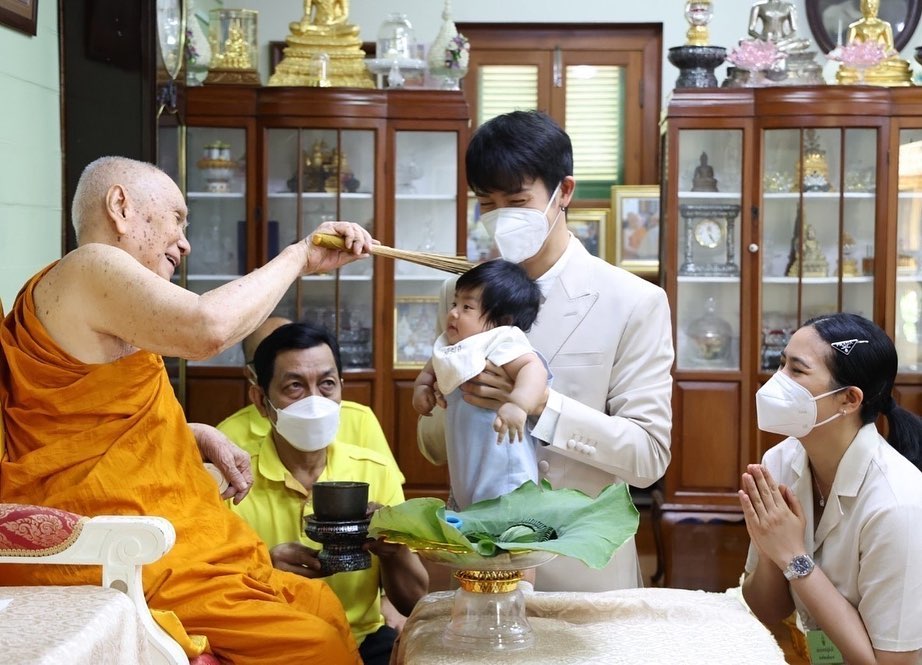 พุฒ-จุ๋ย เข้าเฝ้า สมเด็จพระสังฆราช กราบขอพรขริบผมไฟให้ลูกชาย น้องพีร์เจ