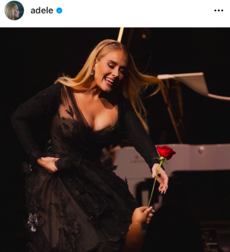 ชัดเจน Adele ปกป้อง LGBTQ+ กลางเวทีคอนเสิร์ต หลังแฟนเพลงตะโกน เดือนไพรด์มันห่วย