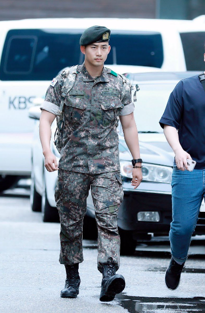 รักชาติยิ่งชีพ!! 'แทคยอน 2PM’ เข้าฝึกเป็นทหารกองหนุน แม้ปลดประจำการมา 3 ปี รักชาติยิ่งชีพ!! 'แทคยอน 2PM’ เข้าฝึกเป็นทหารกองหนุน แม้ปลดประจำการมา 3 ปี