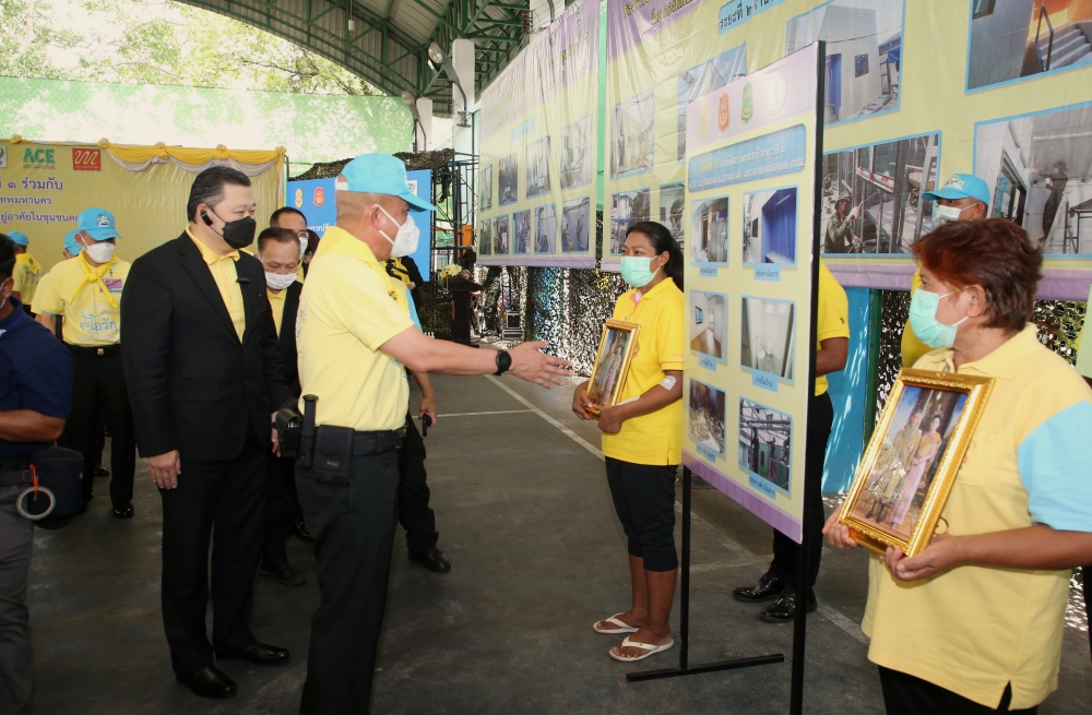 กองทัพบก-CP-CPF มอบบ้านให้ชาวคลองเตยล็อตสุดท้าย ถวายเป็นพระราชกุศล ในหลวง ร.10