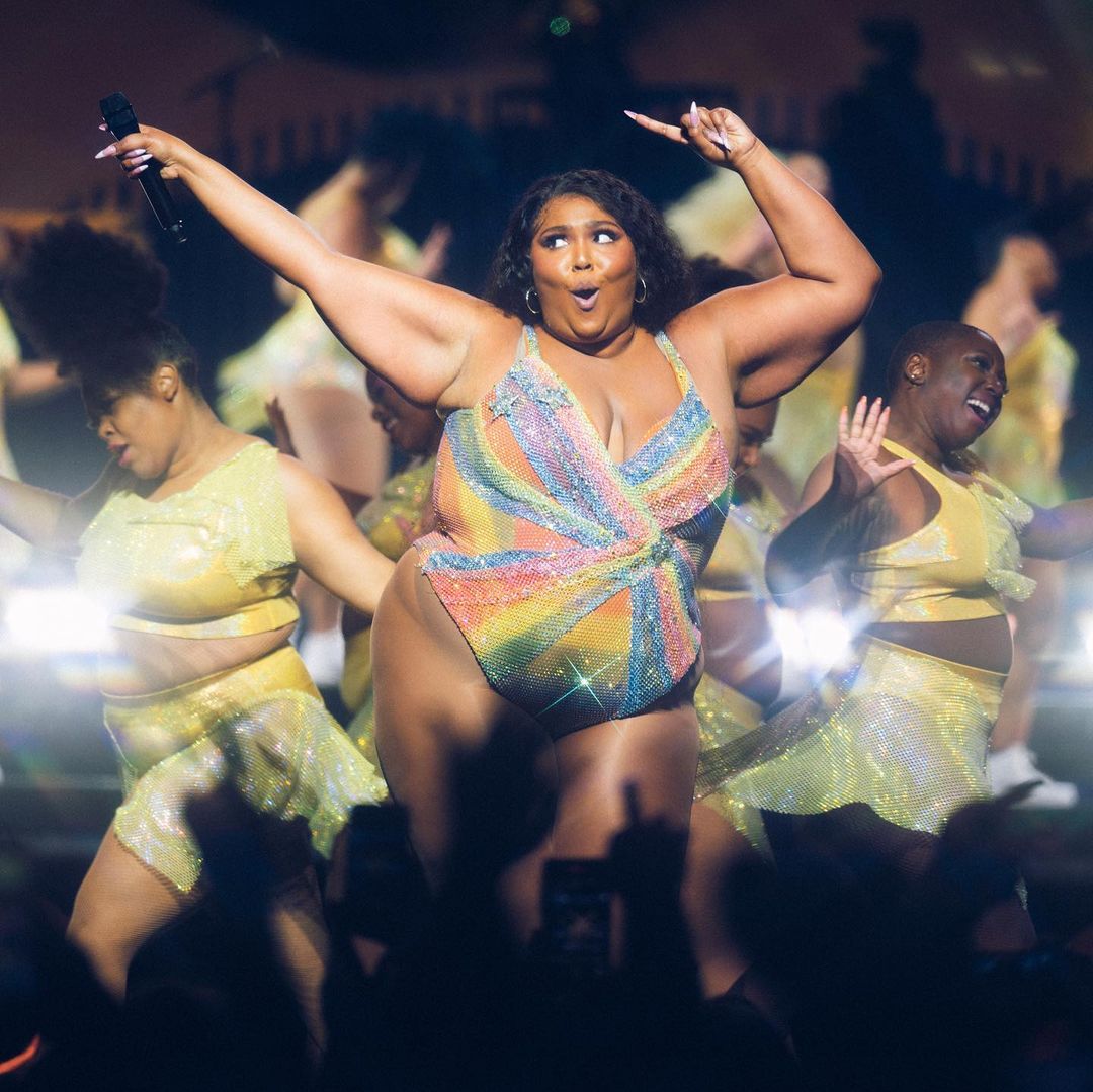 “ Lizzo” พาเหล่าตัวแม่ขึ้นโชว์เมินกฎหมาย “Drag Ban” ของรัฐเทนเนสซี่ “ Lizzo” พาเหล่าตัวแม่ขึ้นโชว์เมินกฎหมาย “Drag Ban” ของรัฐเทนเนสซี่