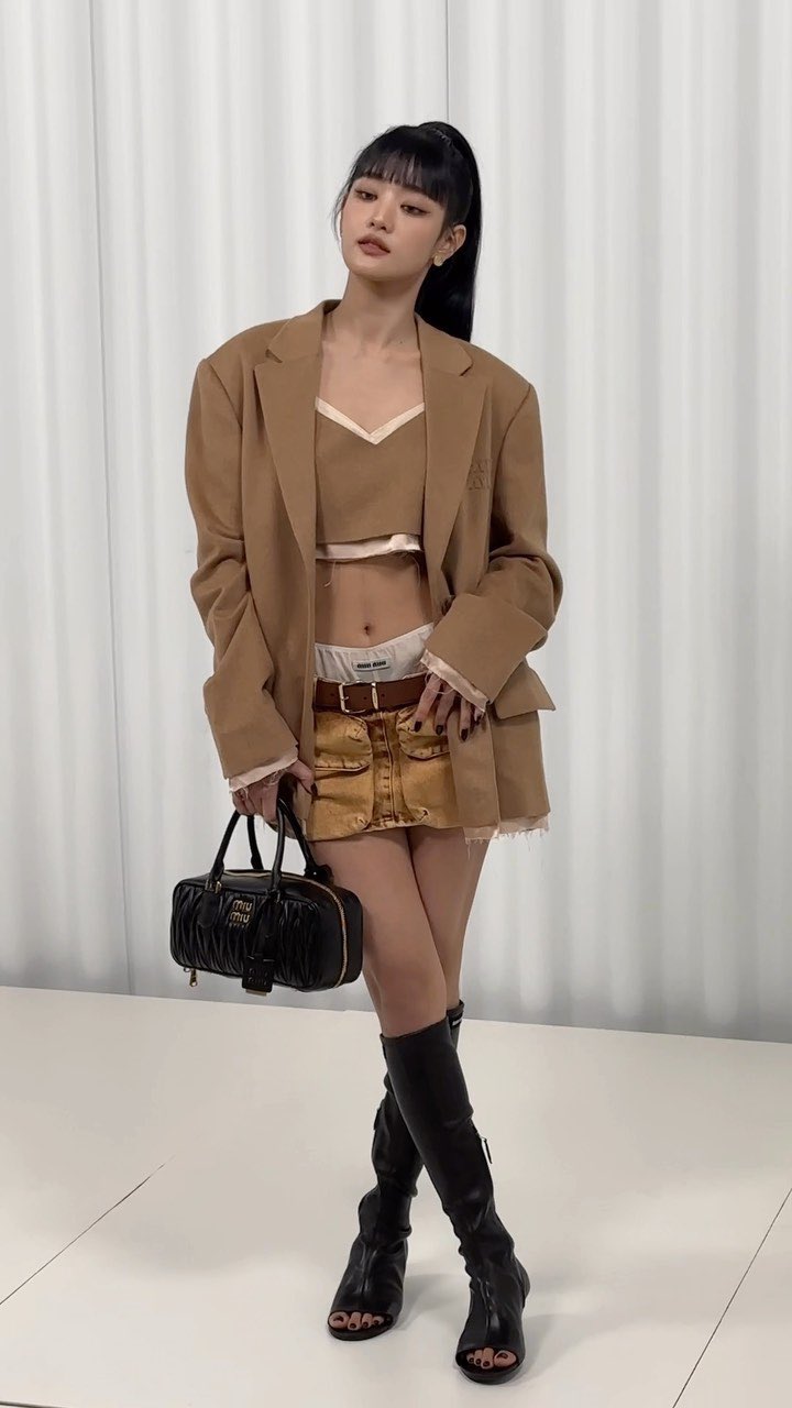'มินนี่-ต้าเหนิง'!! สวยจึ้งนั่งฟรอนต์โรว์ชมแฟชั่นโชว์ Miu Miu ที่ปารีส 'มินนี่-ต้าเหนิง'!! สวยจึ้งนั่งฟรอนต์โรว์ชมแฟชั่นโชว์ Miu Miu ที่ปารีส