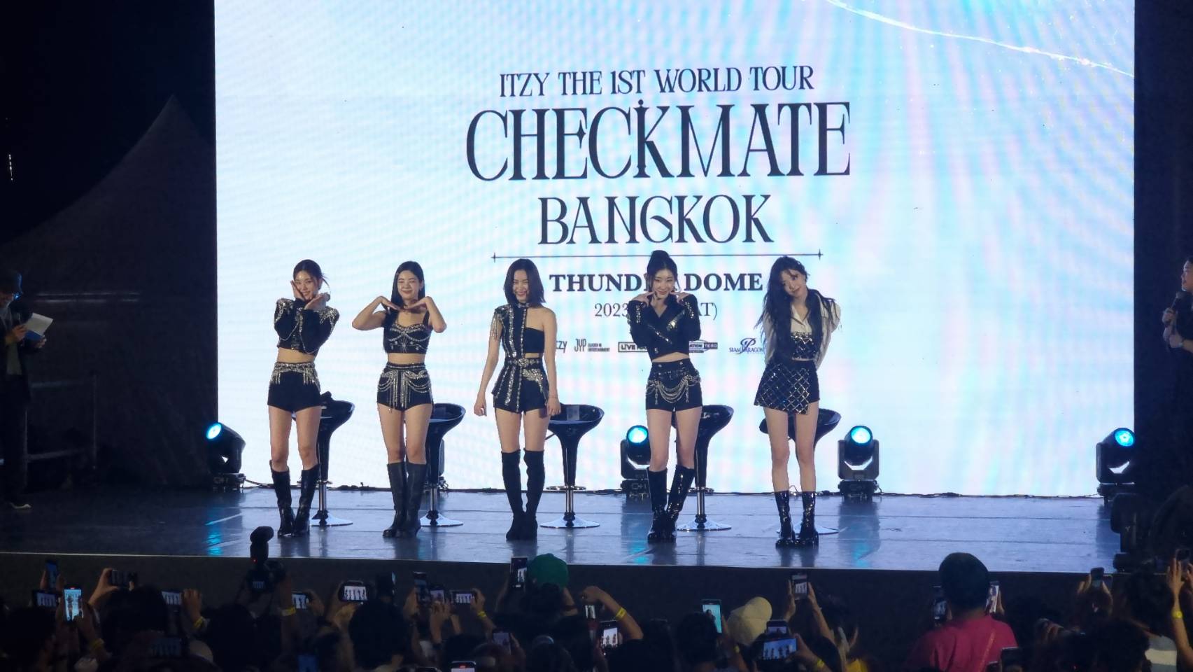 5 สาว ITZY แถลงจัดคอนเสิร์ตใหญ่ในไทย ITZY THE 1ST WORLD TOUR ‘CHECKMATE’ 5 สาว ITZY แถลงจัดคอนเสิร์ตใหญ่ในไทย ITZY THE 1ST WORLD TOUR ‘CHECKMATE’
