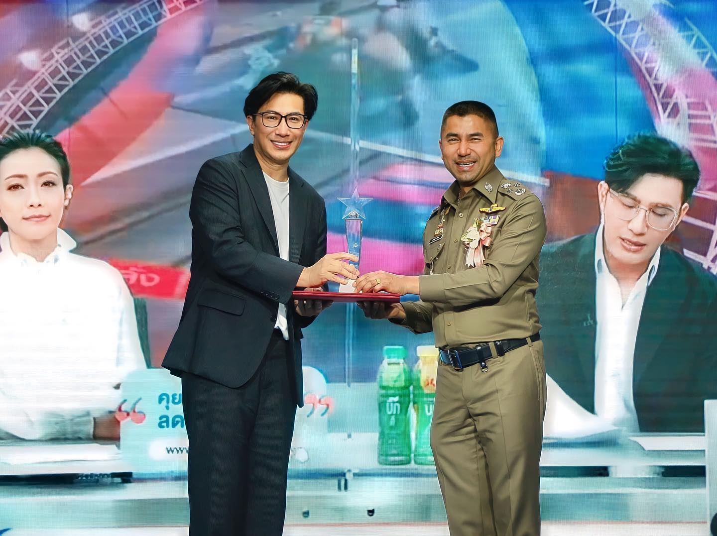 หนุ่ม กรรชัย รับรางวัลผู้ประกาศข่าวดีเด่น จากสมาคมผู้สื่อข่าวและช่างภาพอาชญากรรมแห่งประเทศไทย หนุ่ม กรรชัย รับรางวัลผู้ประกาศข่าวดีเด่น จากสมาคมผู้สื่อข่าวและช่างภาพอาชญากรรมแห่งประเทศไทย