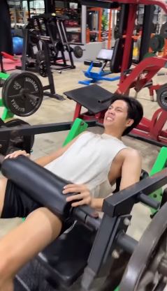 แบงค์ ธิติ โดนแซวท่าออกกำลังกายหนัก! เพราะอยากมีก้นกลม (มีคลิป)