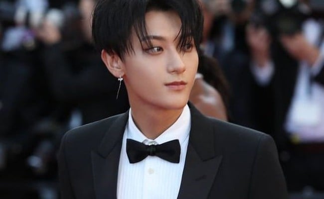 พามาเจอคุณแม่?!! แห่แชร์ภาพ ‘หวงจื่อเทา-สวีอี้หยาง’ ร่วมโต๊ะดินเนอร์