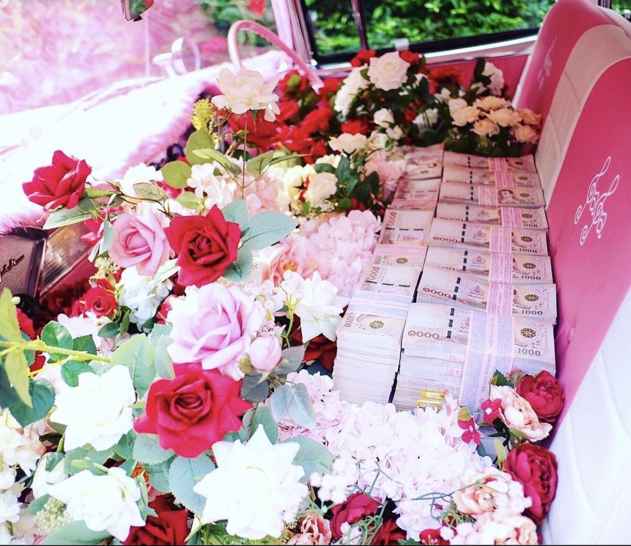 จิ๊บ วสุ เปย์หนักให้ จ๊ะจ๋า ครบรอบแต่งงาน-วาเลนไทน์ ถึง 12 ล้าน!! จิ๊บ วสุ เปย์หนักให้ จ๊ะจ๋า ครบรอบแต่งงาน-วาเลนไทน์ ถึง 12 ล้าน!!