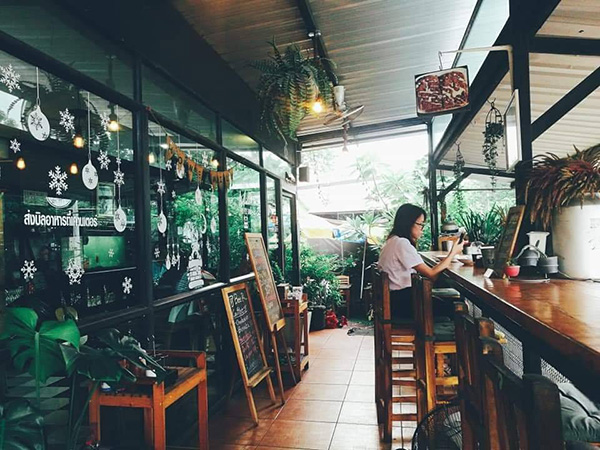 10 คาเฟ่ดอนเมือง บรรยากาศสุดชิค นั่งชิลไม่กลัวตกเครื่อง 10 คาเฟ่ดอนเมือง บรรยากาศสุดชิค นั่งชิลไม่กลัวตกเครื่อง