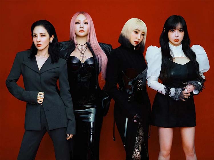 คอนเสิร์ตแรกในรอบ 10 ปี ของ 2NE1 มีคนเข้าคิวซื้อบัตรกว่า 4 แสนคน คอนเสิร์ตแรกในรอบ 10 ปี ของ 2NE1 มีคนเข้าคิวซื้อบัตรกว่า 4 แสนคน