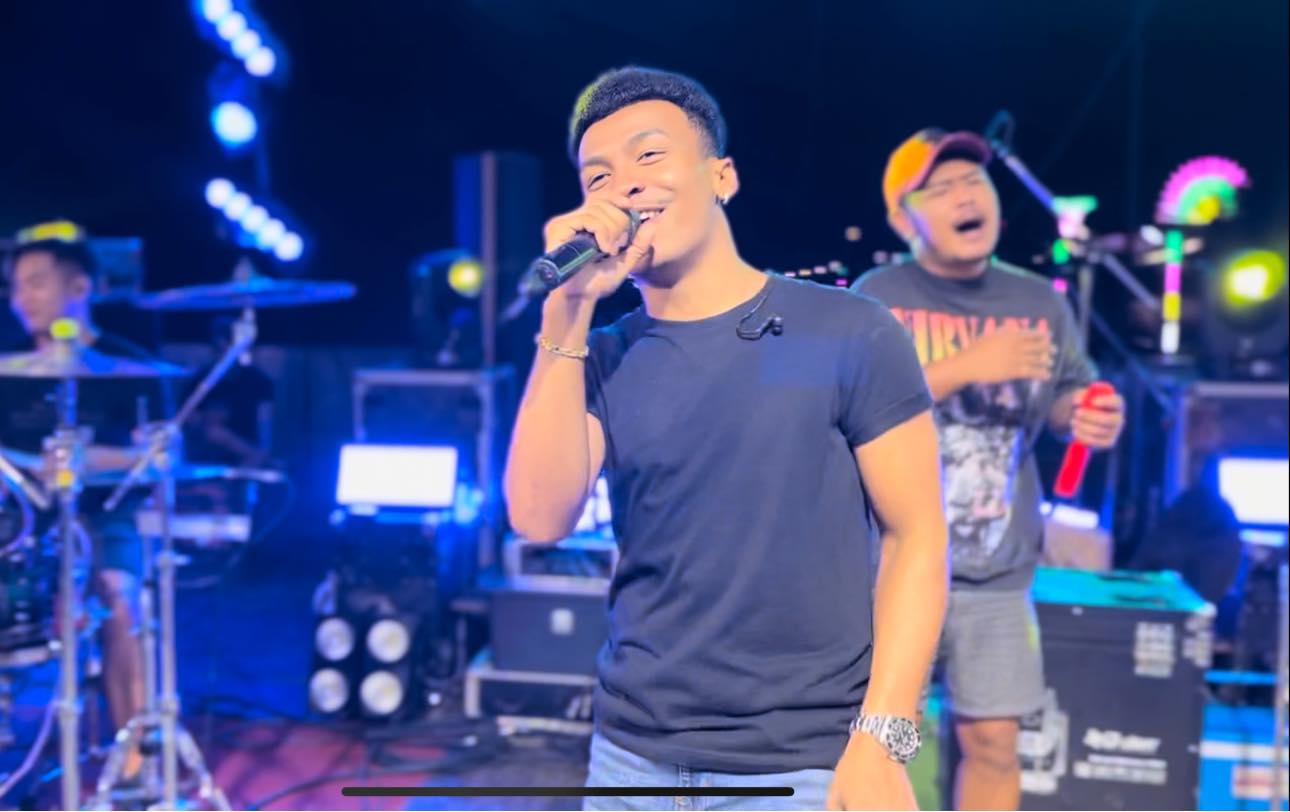 นัส จุฑารัตน์ ยืนยันในคลิป Tiktok เป็น โชค รถแห่ ลั่น หน้าเวทีมีคนดูจริง ๆ นัส จุฑารัตน์ ยืนยันในคลิป Tiktok เป็น โชค รถแห่ ลั่น หน้าเวทีมีคนดูจริง ๆ