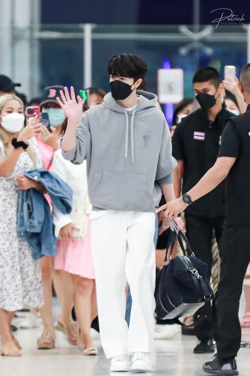  “แพทริค ณัฐวรรธ์” ไปสานฝันต่อ บินกลับจีน แฟนคลับติดแฮชแท็ก #ไว้เจอกันใหม่นะคับแพทริค