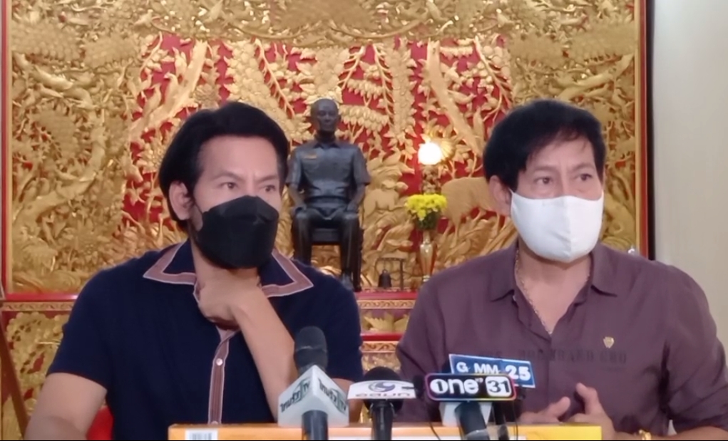บิณฑ์-ไทด์ อัปเดตอาการป่วย สรพงศ์ เผยเป็นมะเร็งปอดเข้าICU ยันไม่ใช่มะเร็งสมอง บิณฑ์-ไทด์ อัปเดตอาการป่วย สรพงศ์ เผยเป็นมะเร็งปอดเข้าICU ยันไม่ใช่มะเร็งสมอง