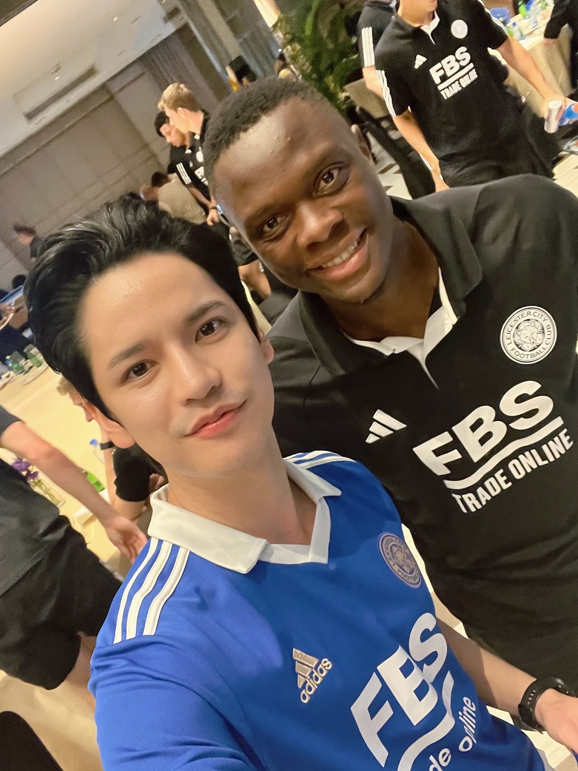 สุดประทับใจ เต๋า เศรษฐพงศ์ แชร์โมเมนต์ ร่วมรับประทานอาหารกับนักเตะ เลสเตอร์ ซิตี้