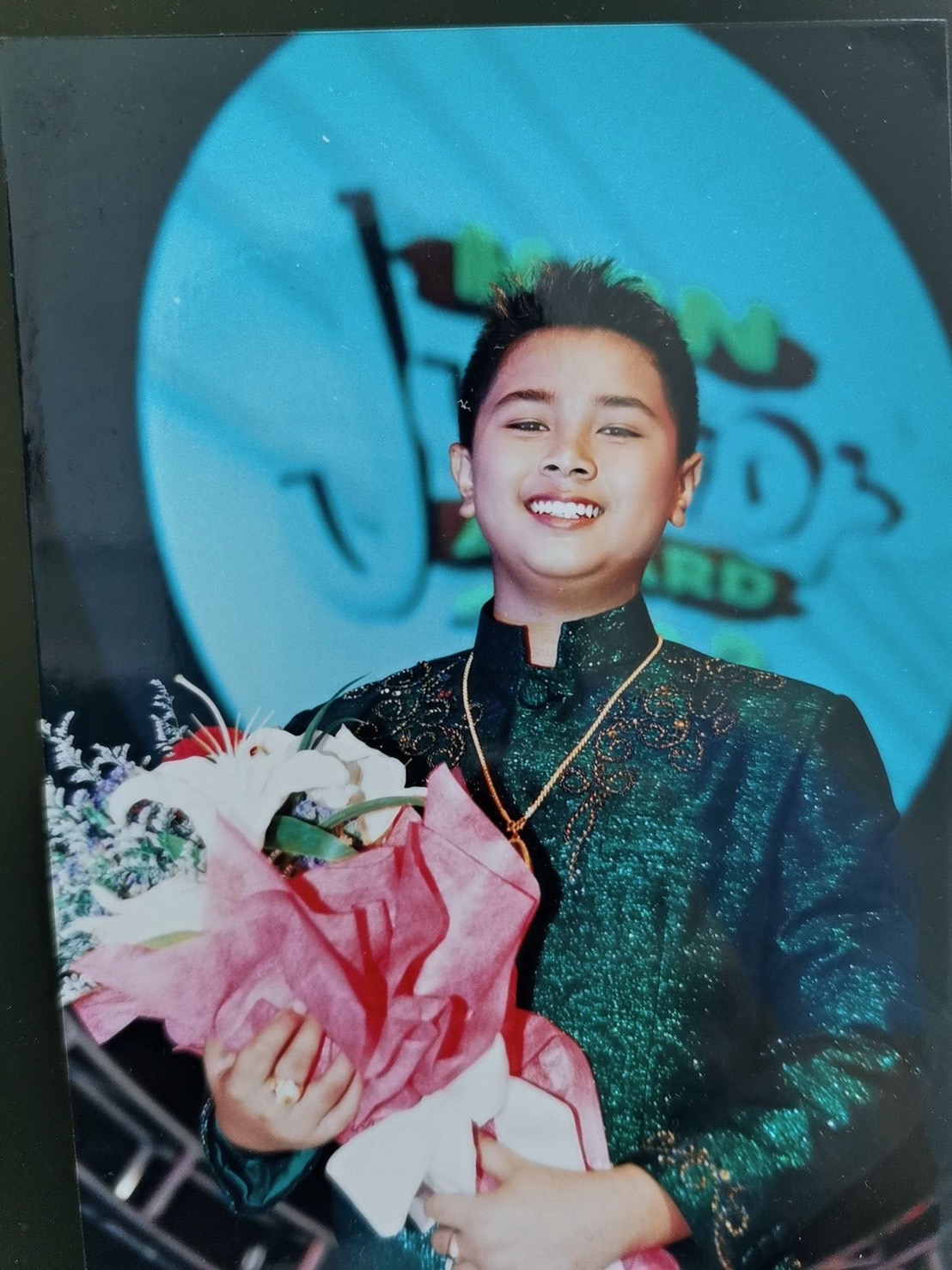ใครเป็นใคร?! ย้อนดูรูปวัยเด็กของศิลปินคนดัง!!