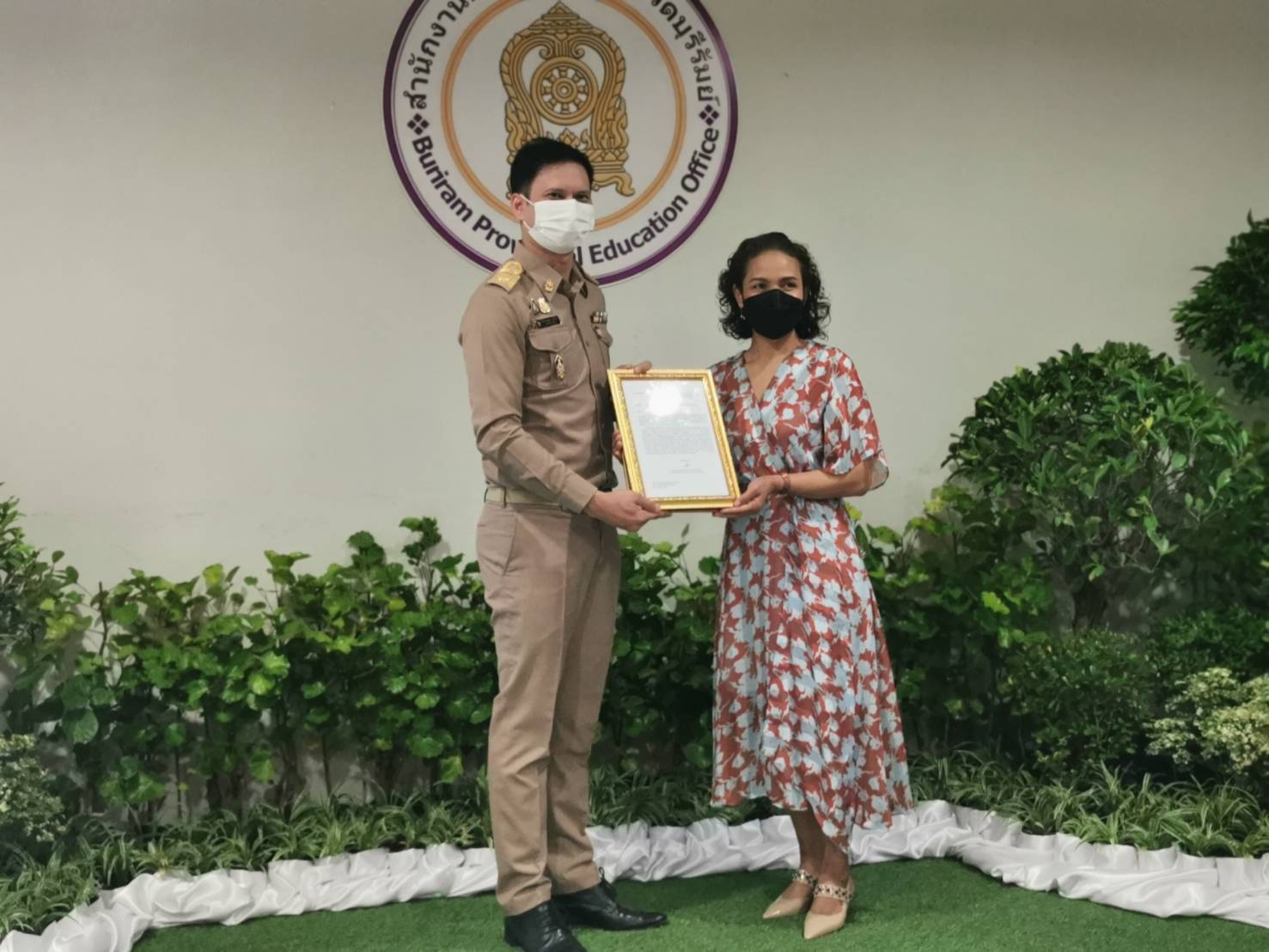 ศธ.บุรีรัมย์มอบโล่เชิดชู “ลิซ่า” สร้างคุณประโยชน์ด้านการศึกษาเป็นตัวอย่างเด็กเยาวชน