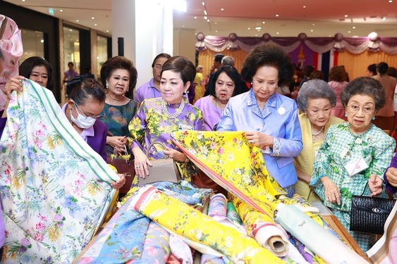 สมเด็จพระกนิษฐาธิราชเจ้า กรมสมเด็จพระเทพฯ เสด็จฯไปทรงเป็นประธานเปิดงาน “สานสายใยเพื่อผลิตภัณฑ์สายใจไทย ครั้งที่ ๒๖ ” สมเด็จพระกนิษฐาธิราชเจ้า กรมสมเด็จพระเทพฯ เสด็จฯไปทรงเป็นประธานเปิดงาน “สานสายใยเพื่อผลิตภัณฑ์สายใจไทย ครั้งที่ ๒๖ ”