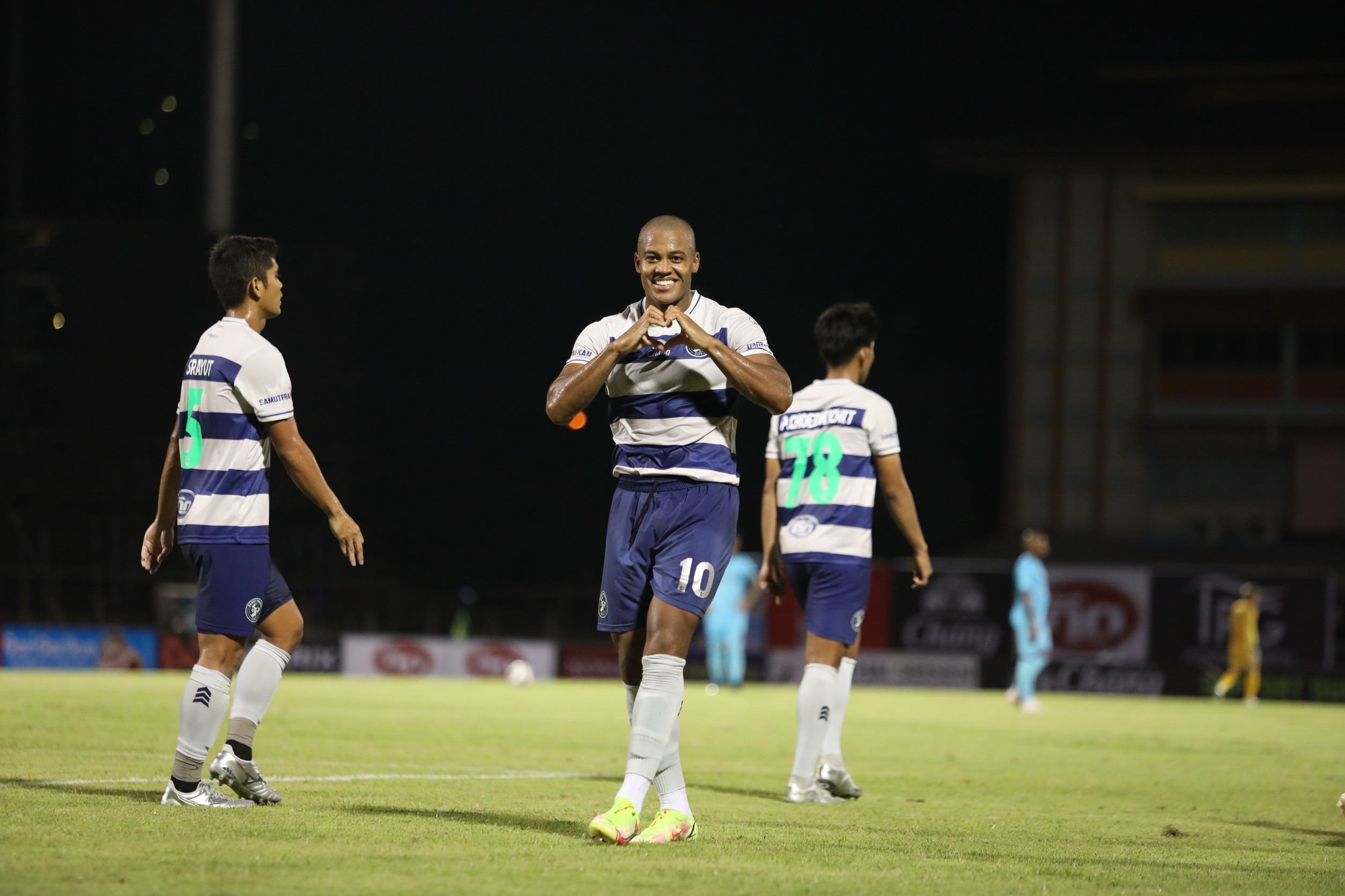 ผลบอลสด ไทยลีก 2021-22 นัดที่ 3 สมุทรปราการ ซิตี้ พบ ทรู แบงค็อกฯ
