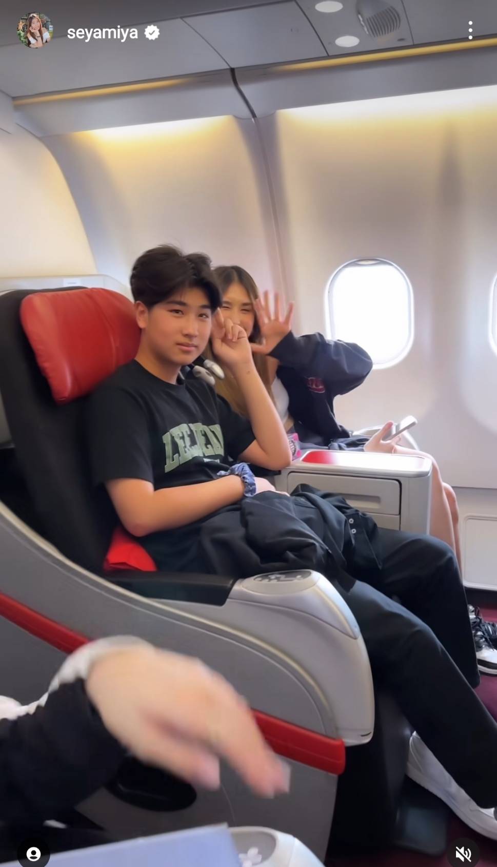 มิย่า ทองเจือ เจอดราม่าถล่ม ชาวเน็ตตั้งคำถาม เข้าผับ-ขับรถยนต์ ทั้งที่อายุไม่ถึง18ปี?