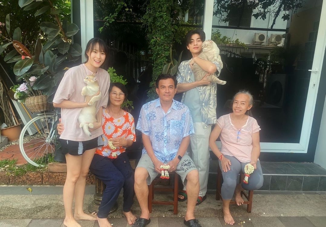 ส่งท้ายสงกรานต์ กลัฟ บริจาคเงิน ทำบุญกับ 3 มูลนิธิฯ ส่งท้ายสงกรานต์ กลัฟ บริจาคเงิน ทำบุญกับ 3 มูลนิธิฯ