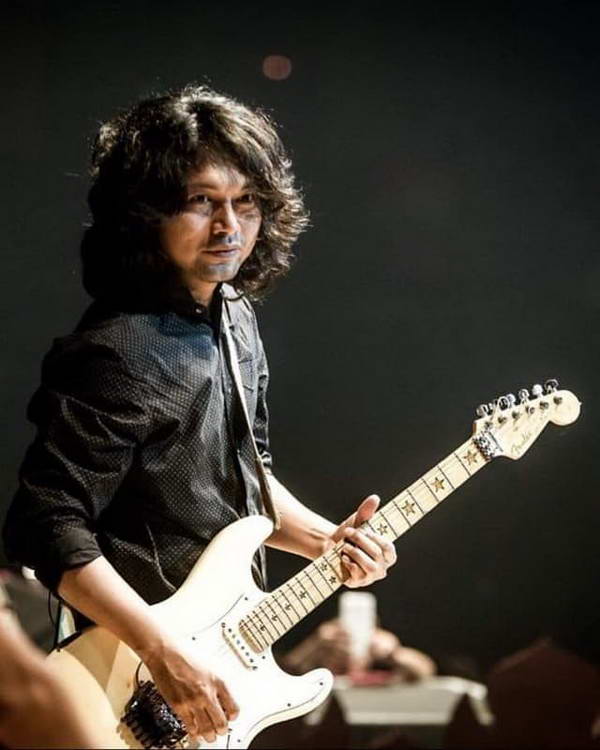 เสก โลโซ Rockstar รุ่นใหญ่อวดซีนเอ็มวีกลางเยาวราช แฟนยกให้เป็นผู้มาก่อนกาล เสก โลโซ Rockstar รุ่นใหญ่อวดซีนเอ็มวีกลางเยาวราช แฟนยกให้เป็นผู้มาก่อนกาล