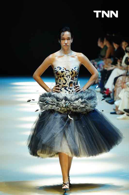 บาติกไทยสู่เวทีแฟชั่นสุดยิ่งใหญ่ “ELLE Fashion Week 2024” ในโชว์พิเศษ “Timeless Crafting with Batik” บาติกไทยสู่เวทีแฟชั่นสุดยิ่งใหญ่ “ELLE Fashion Week 2024” ในโชว์พิเศษ “Timeless Crafting with Batik”