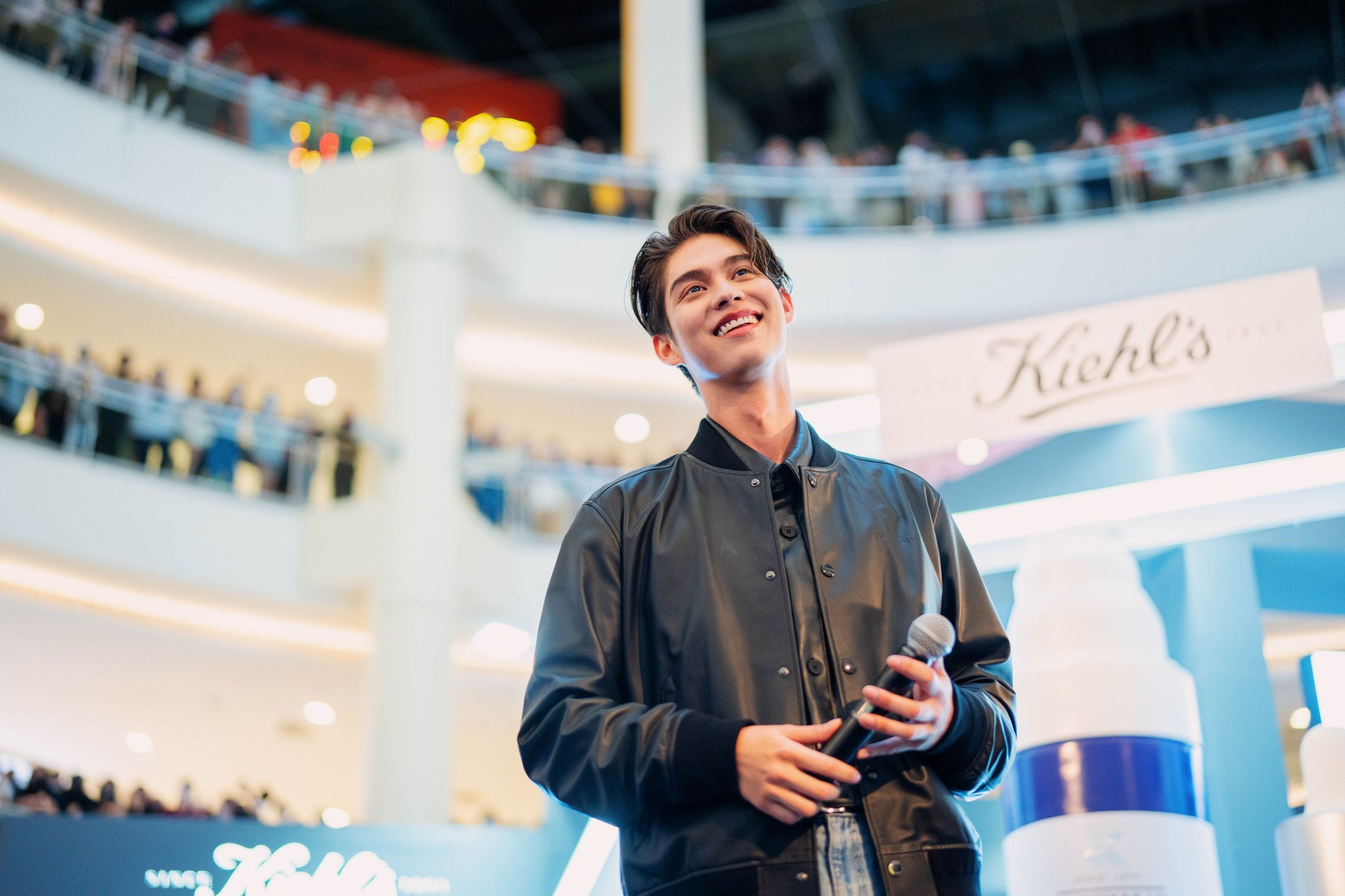 หล่อห้างแตก!! ‘ไบร์ท วชิรวิชญ์’ ลัดฟ้าเสิร์ฟฟินสบตาแฟนๆ ที่มาเลเซีย
