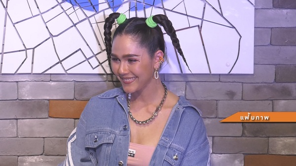 “น็อต” ทำเซอร์ไพรส์มอบรถยนต์หรูให้ “ชมพู่ อารยา” ในวันเกิด   (มีคลิป)