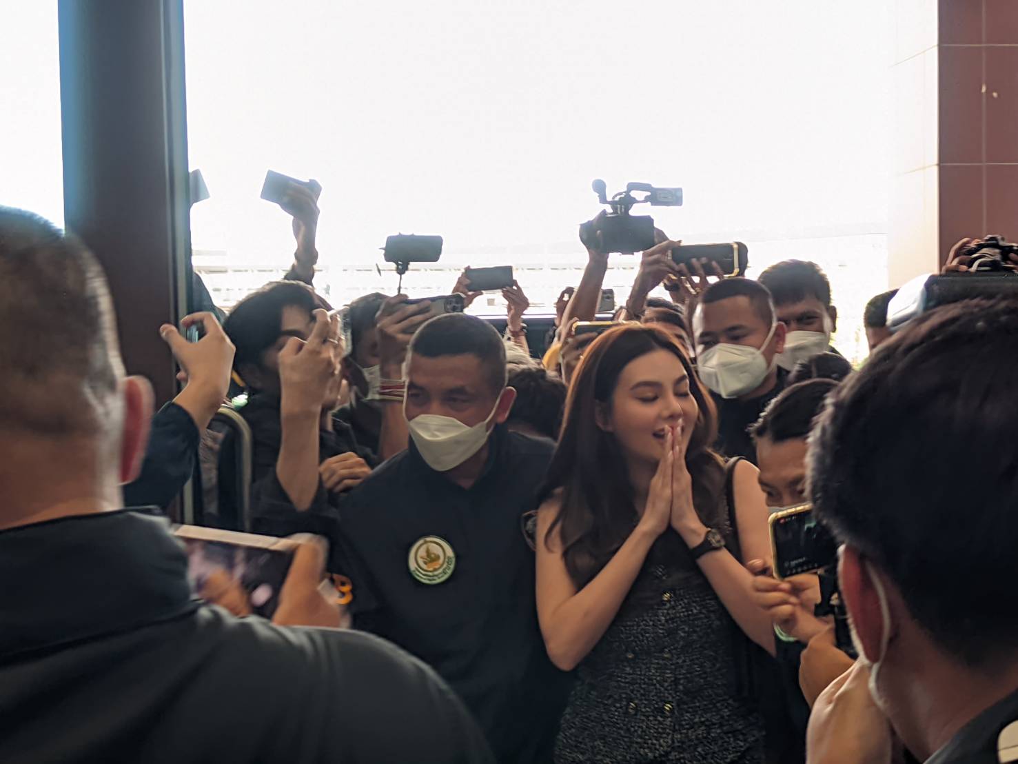 ดิว อริสรา เข้ายืนยันคำให้การ คดีเว็บพนันออนไลน์ 