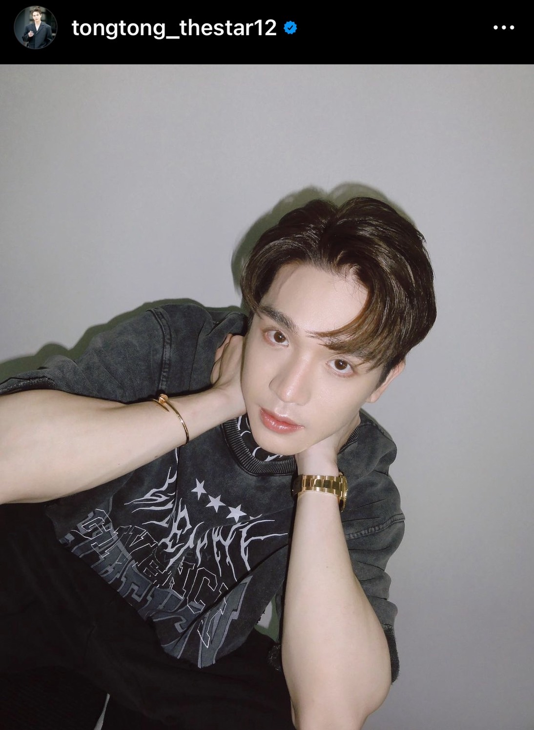 คลิปว่อนโซเชียล ตงตง ถูกสาวปริศนาจุ๊บแก้มในวันสงกรานต์ คลิปว่อนโซเชียล ตงตง ถูกสาวปริศนาจุ๊บแก้มในวันสงกรานต์