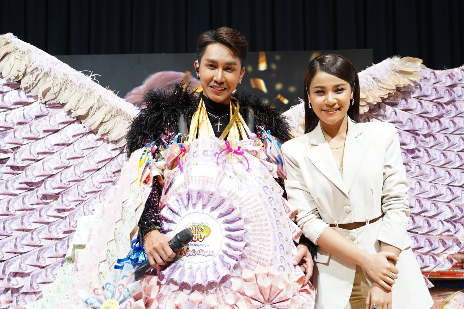 ตรี ชัยณรงค์ จัดแฟนมีตฉลองวันเกิด แฟนคลับเซอร์ไพรส์ชุดใหญ่ มาลัยหลักล้าน!! ตรี ชัยณรงค์ จัดแฟนมีตฉลองวันเกิด แฟนคลับเซอร์ไพรส์ชุดใหญ่ มาลัยหลักล้าน!!