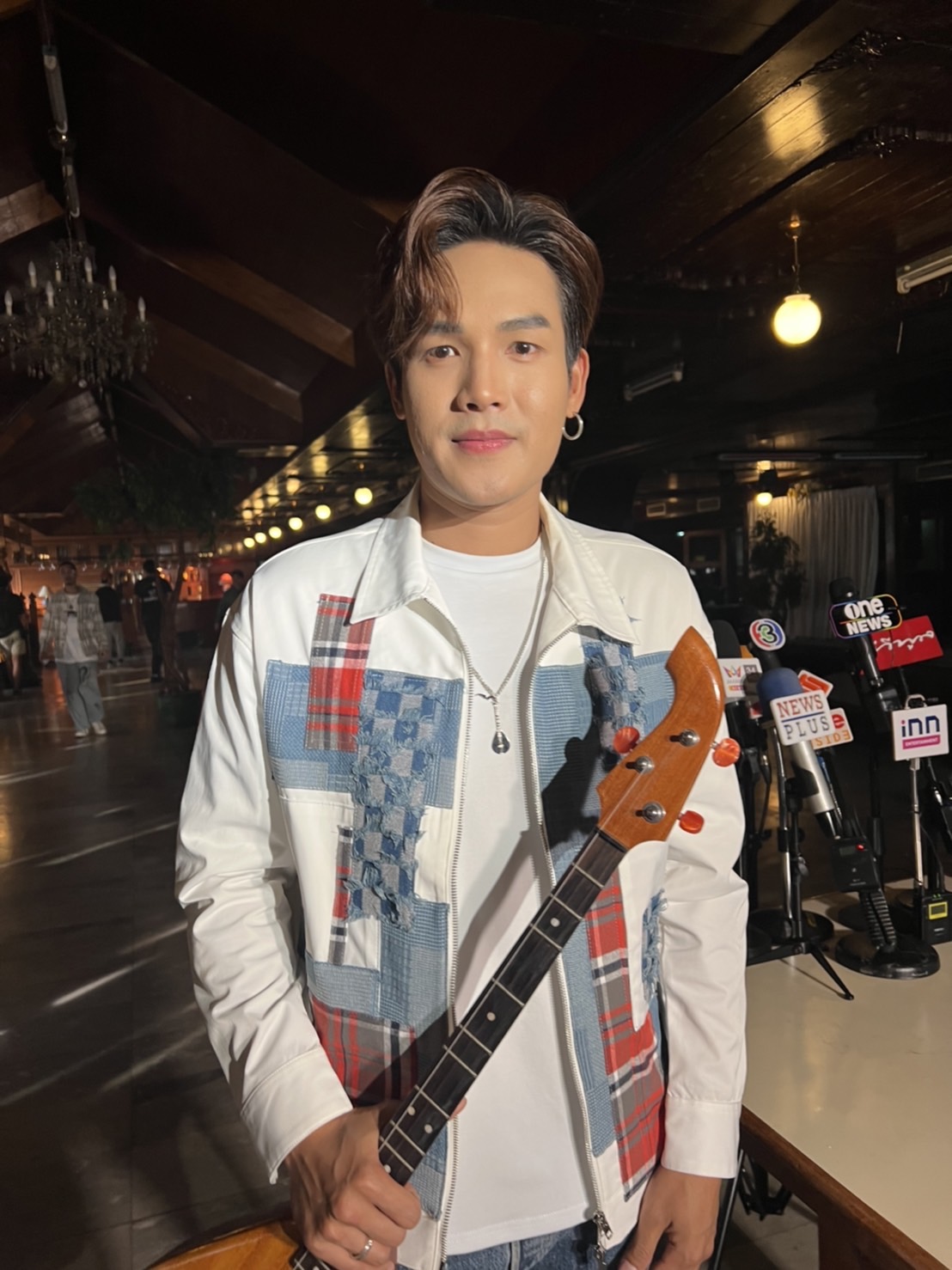 ลำเพลิน วงศกร เผยต่อสายตรงหา โจอี้ รับตนเคยเจอเหตุการณ์แฟนเพลงปาเงินใส่ ลำเพลิน วงศกร เผยต่อสายตรงหา โจอี้ รับตนเคยเจอเหตุการณ์แฟนเพลงปาเงินใส่