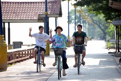“เจมส์ - โบว์ - ไอซ์” ย้อนวัย 15 อีกครั้ง ฉากเปิดตัวน่ารักๆ ใน โลกหมุนรอบเธอ “เจมส์ - โบว์ - ไอซ์” ย้อนวัย 15 อีกครั้ง ฉากเปิดตัวน่ารักๆ ใน โลกหมุนรอบเธอ