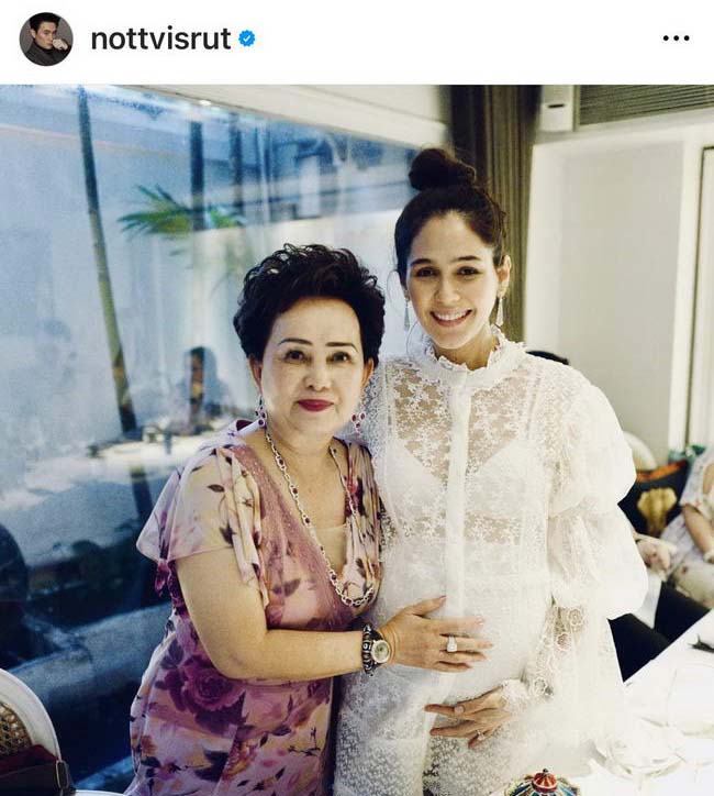 ชื่นชม! คุณแม่ น็อต วิศรุต ช่วยยายขายไข่เจียวปลดหนี้นอกระบบ ชื่นชม! คุณแม่ น็อต วิศรุต ช่วยยายขายไข่เจียวปลดหนี้นอกระบบ