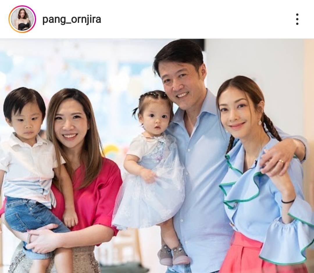 แป้ง อรจิรา เผยภาพครอบครัวสุดอบอุ่น ในงานวันเกิดลูกสาว น้องเลอา อายุครบ 1 ขวบ แป้ง อรจิรา เผยภาพครอบครัวสุดอบอุ่น ในงานวันเกิดลูกสาว น้องเลอา อายุครบ 1 ขวบ