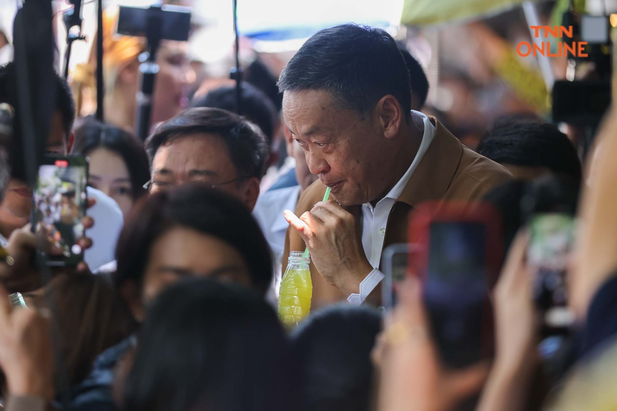 “เศรษฐา” ลงพื้นที่พบ ปชช. พบป่ะผู้ค้าเตรียมแก้ไขปัญหาค่าครองชีพ 
