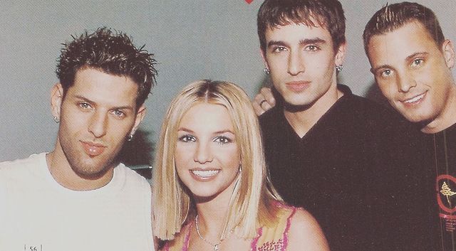 โศกนาฏกรรมวง LFO!! ศิลปินยุค 90 แห่งเพลง Summer Girls สูญเสียสมาชิกก่อตั้งวงอีกหนึ่งคน โศกนาฏกรรมวง LFO!! ศิลปินยุค 90 แห่งเพลง Summer Girls สูญเสียสมาชิกก่อตั้งวงอีกหนึ่งคน