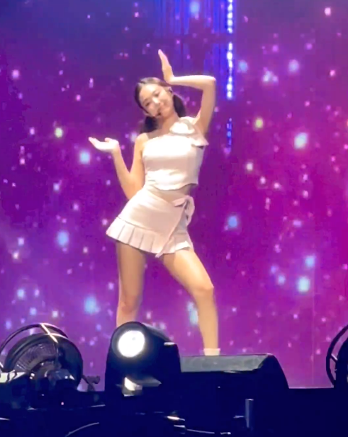 บอกรักบลิงค์ไทย!! 'เจนนี่ BLACKPINK' โพสต์อวด 'ยาดม' และขนมสุดโปรด หลังคอนเสิร์ตที่ราชมังฯ บอกรักบลิงค์ไทย!! 'เจนนี่ BLACKPINK' โพสต์อวด 'ยาดม' และขนมสุดโปรด หลังคอนเสิร์ตที่ราชมังฯ