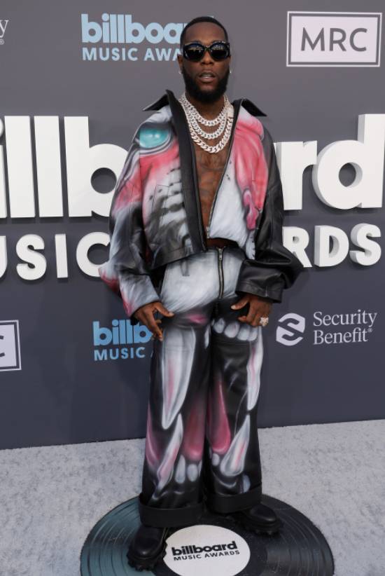 เมแกน ฟ๋อกซ์ และ Machine Gun Kelly นำทีมคนดังสร้างสีสันบนงานพรมแดง Billboard Music Awards ปี 2022 เมแกน ฟ๋อกซ์ และ Machine Gun Kelly นำทีมคนดังสร้างสีสันบนงานพรมแดง Billboard Music Awards ปี 2022