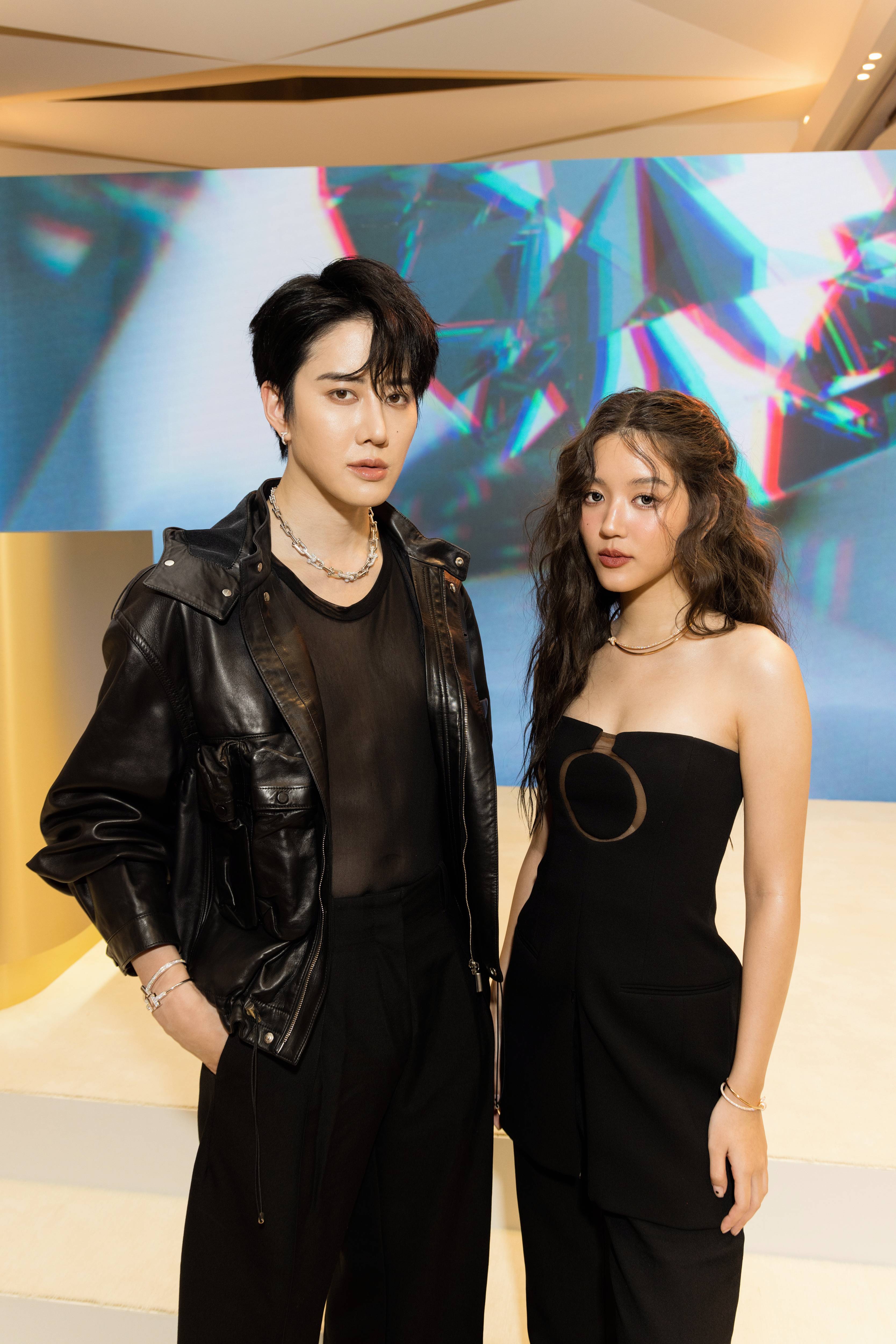 เปิดลุคสุดจึ้ง!! 'พีพี - บิวกิ้น - ไมค์ พิรัชต์' ร่วมอีเวนต์ Tiffany & Co. ในไทย เปิดลุคสุดจึ้ง!! 'พีพี - บิวกิ้น - ไมค์ พิรัชต์' ร่วมอีเวนต์ Tiffany & Co. ในไทย
