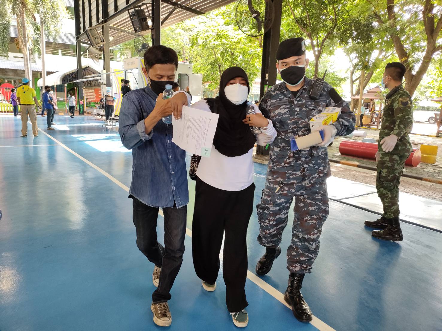 กองทัพไทย ปฎิบัติการเชิงรุกช่วยประชาชน-นำผู้ป่วยโควิดส่ง รพ. กองทัพไทย ปฎิบัติการเชิงรุกช่วยประชาชน-นำผู้ป่วยโควิดส่ง รพ.