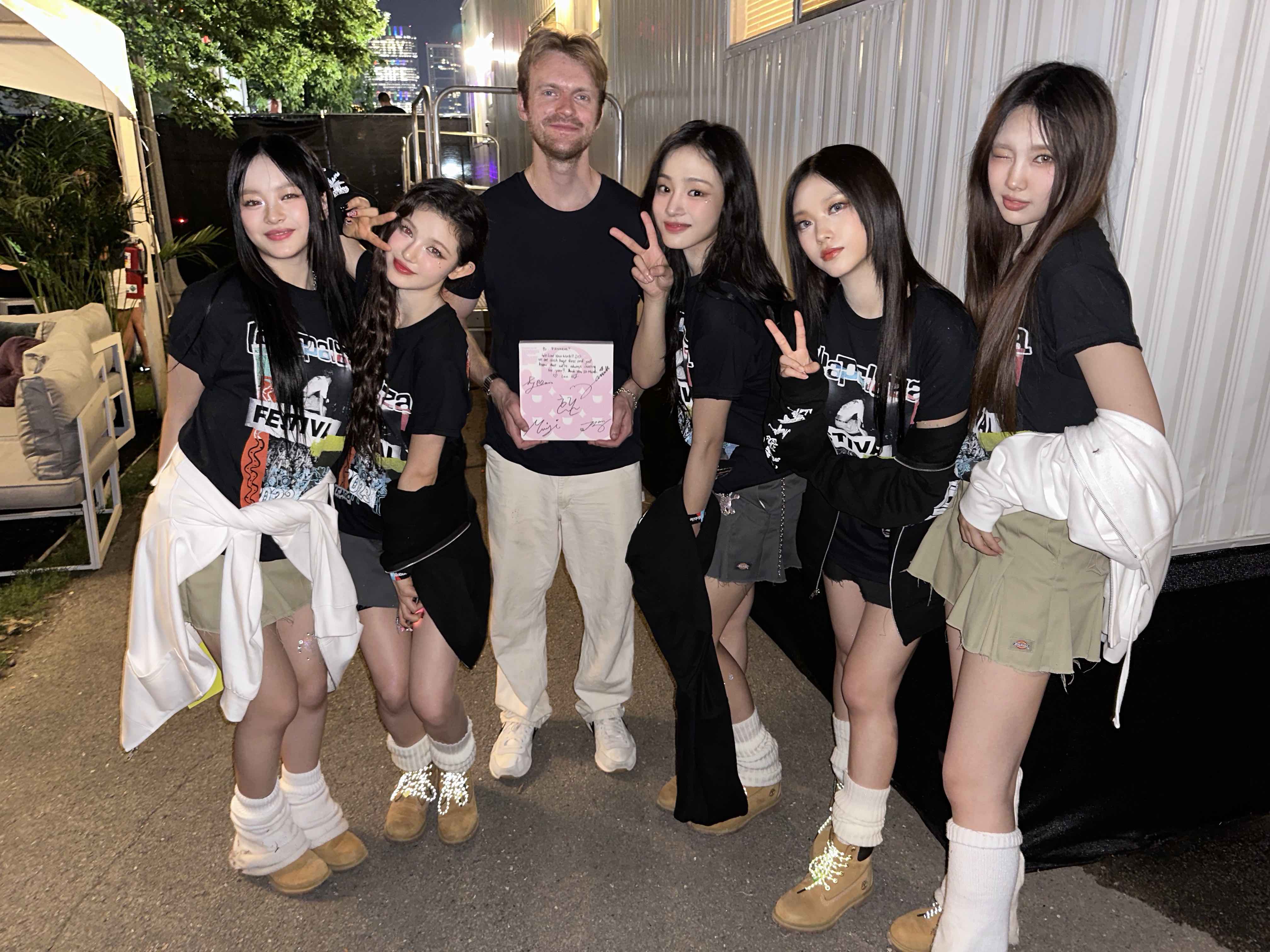 ตัวแม่สุดมุ้งมิ้ง!! NewJeans กระทบไหล่ Billie Eilish ที่เทศกาลดนตรี Lollapalooza