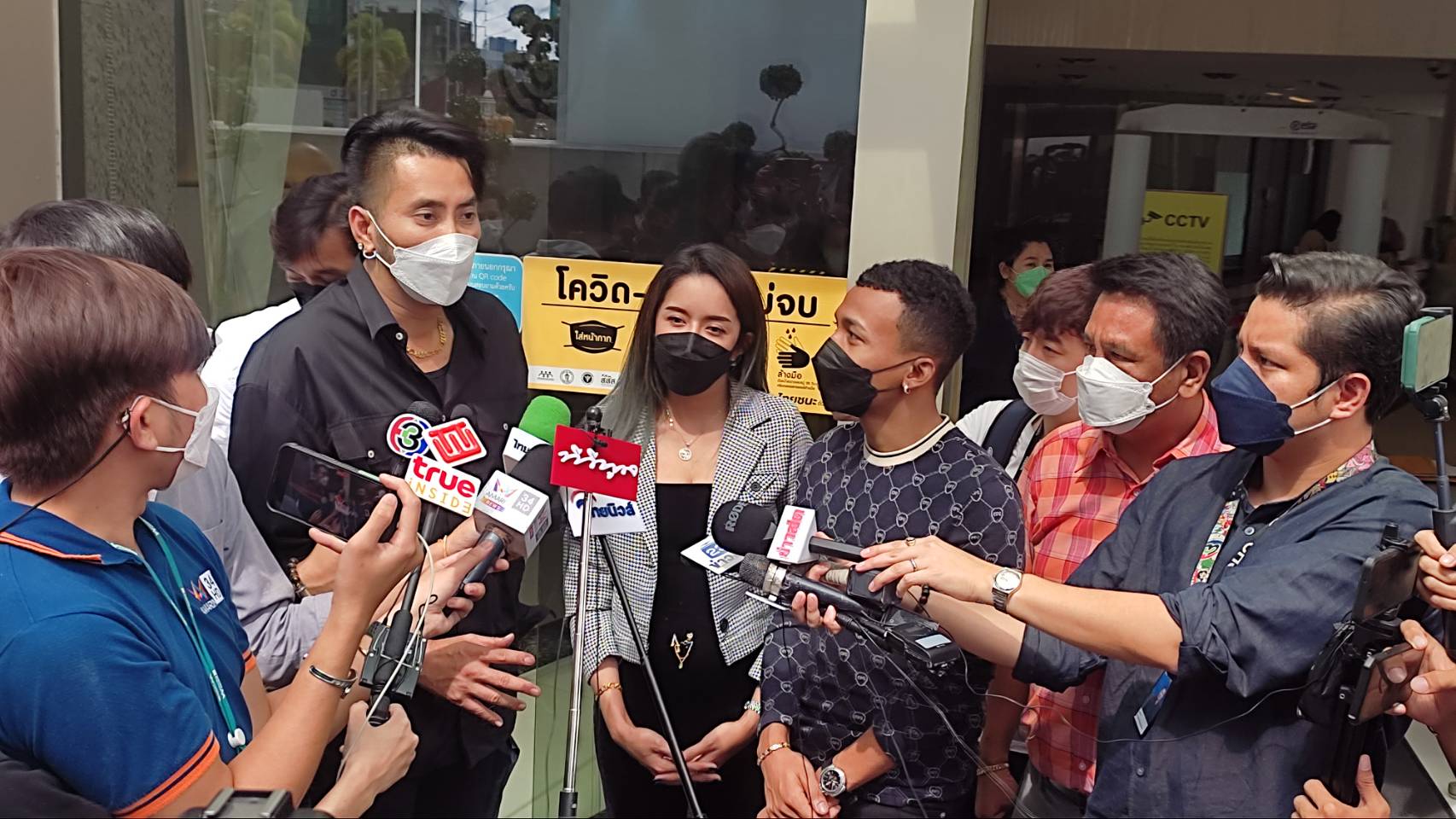 เคลียร์ใจ !! บอล เชิญยิ้ม จับมือ โชค รถแห่ ยืนยันงานคู่ที่รับไว้ทุกอย่างเหมือนเดิม เคลียร์ใจ !! บอล เชิญยิ้ม จับมือ โชค รถแห่ ยืนยันงานคู่ที่รับไว้ทุกอย่างเหมือนเดิม